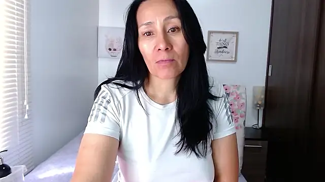 Maira_B's Live XXX Chat