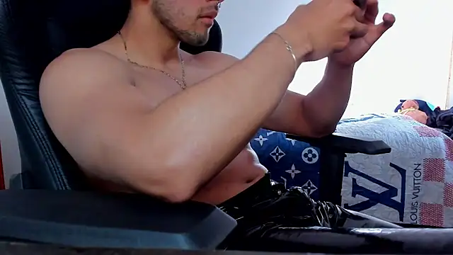 Tommy_Bred Adlı Modelin Web Kamerası Şovu