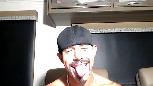 ThickD2C: онлайн-секс-чат