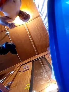 UncutHammer69: διαδικτυακό σόου στην κάμερα