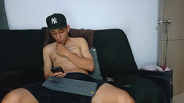 Party_Straight Show in webcam