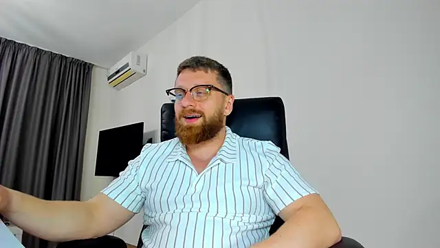 Findom_guy Show in webcam