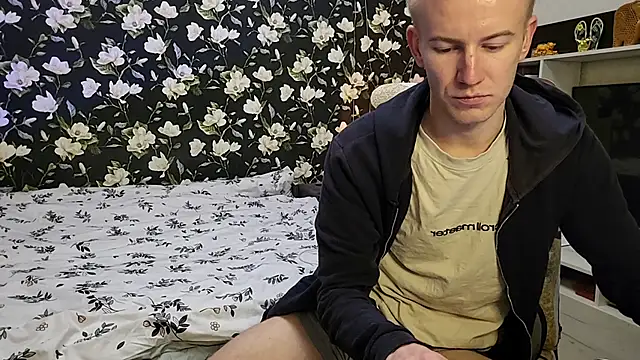 Vuitton Adlı Modelin Web Kamerası Şovu