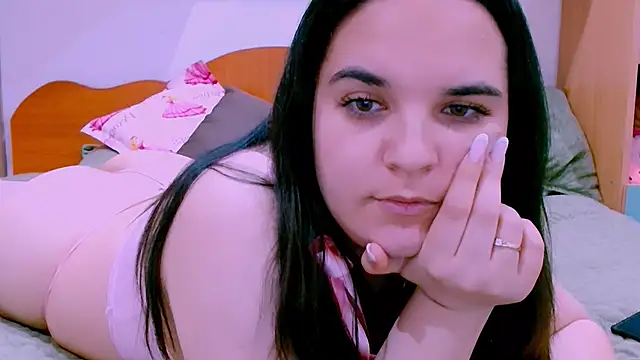 Chat +18 de Minnie_Ella ao vivo