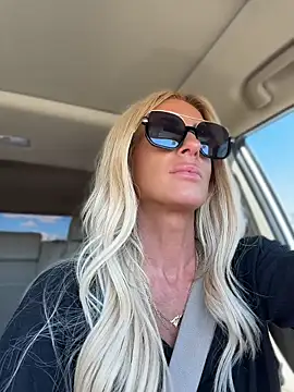 blondiluvsanal's Webcam Show