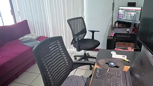 Živý XXX chat AlexTeasse