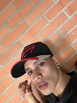 Show modela HarryGaze na web-kameri