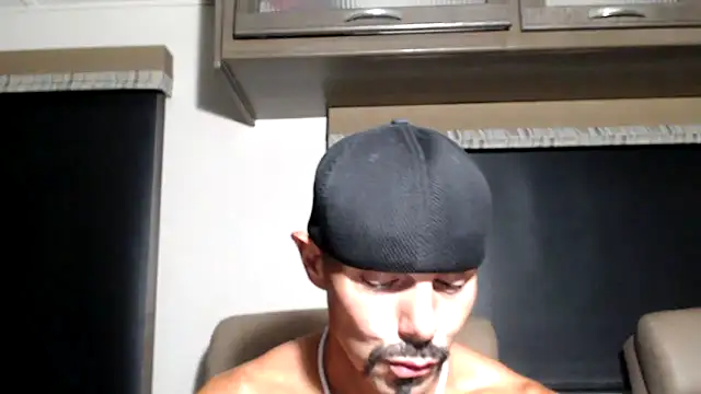 ThickD2C: онлайн-секс-чат