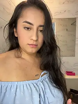 Antonella_Julieta Show in webcam