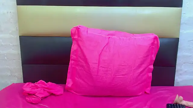 SweetSinAura Live XXX Chat