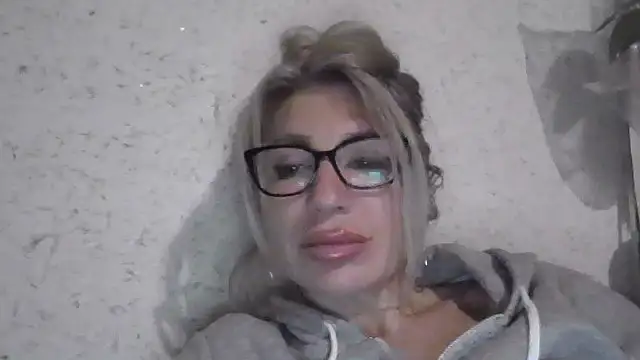 fox_red_lady7 Adlı Modelin Canlı XXX Sohbeti