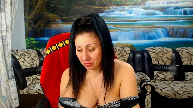 แชท XXX สดของ MoistMady