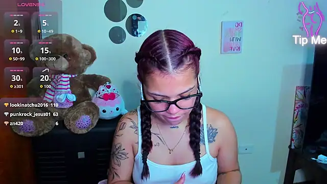 Chat XXX en directo de Ema__Luna