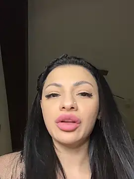 Chatroom XXX en direct de Layana_Ro