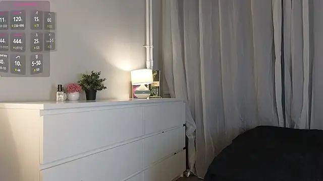 arina_waifu Show in webcam