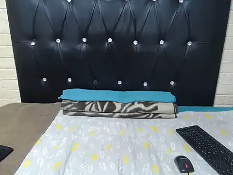 InnocentSlutXx Live XXX-chat