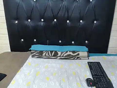 InnocentSlutXx élő XXX-chatje