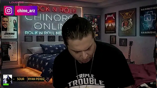 chino_roz Adlı Modelin Canlı XXX Sohbeti