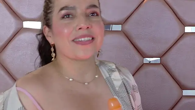 แชท XXX สดของ miiaa_collins_