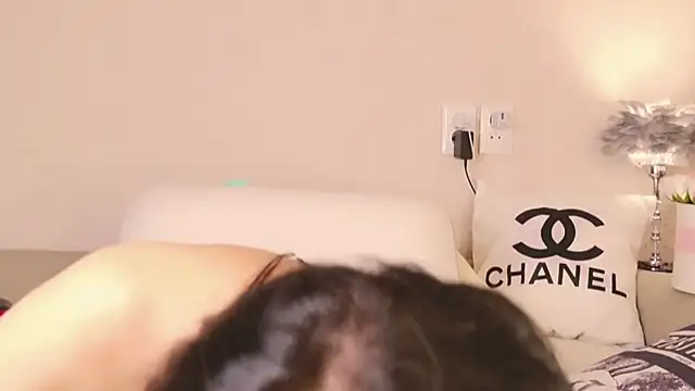 Show modela NaomiBlack35 na web-kameri