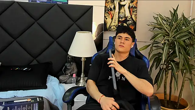 roan_birkin's Live XXX Chat