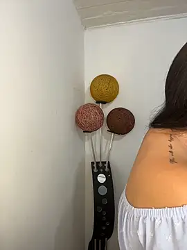 Antonella_Julieta Adlı Modelin Canlı XXX Sohbeti