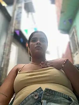 Kaily_Sweet16 Adlı Modelin Canlı XXX Sohbeti