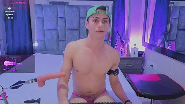 LeoMonnroe Show in webcam