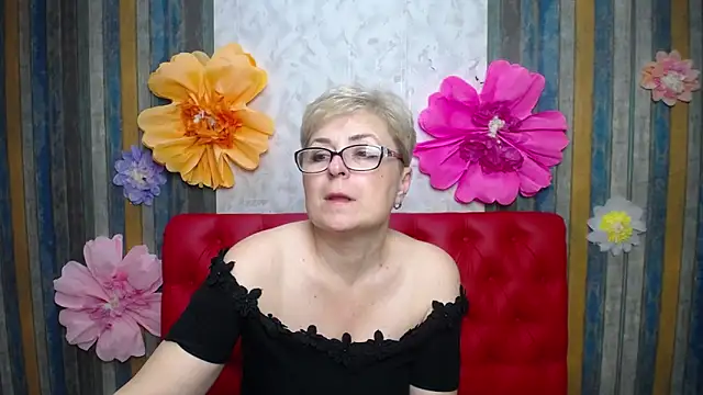 EmiliaGree: онлайн-секс-чат