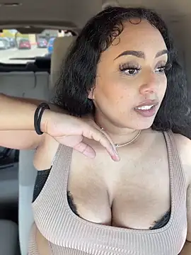 CarmelaAnthony: διαδικτυακό σόου στην κάμερα