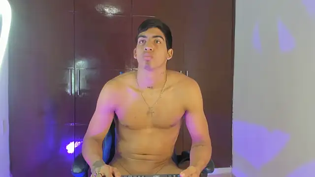 Chatroom XXX en direct de Milo_LatinBoy
