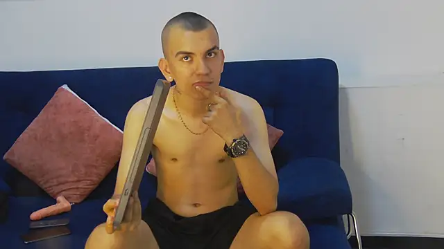 Rowan_Cley 网络视讯表演