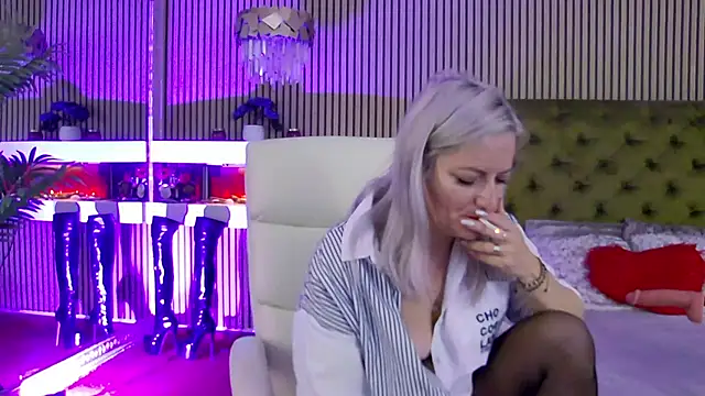 LadyTouchn Live XXX chat