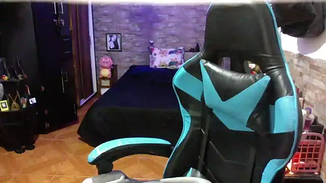 Chat +18 de AngelaQueen_ ao vivo