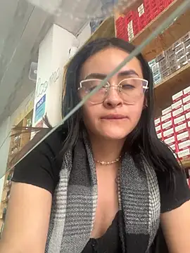 Anni_Rose Adlı Modelin Canlı XXX Sohbeti