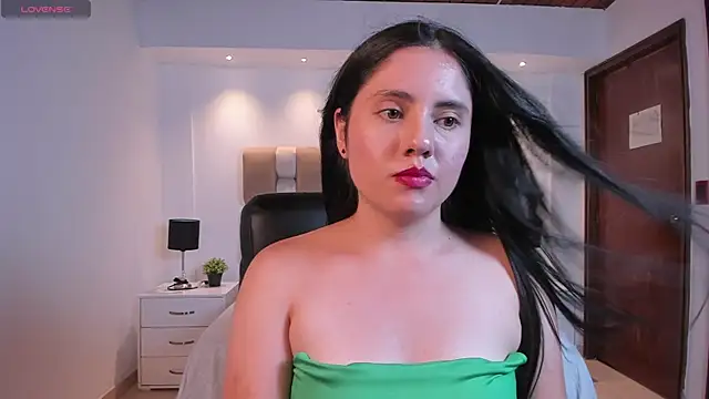 Alicee_Broownn Chat XXX in diretta