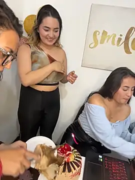 Chat +18 de Antonella_Julieta ao vivo