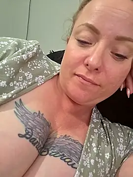 julimonroe's Live XXX Chat