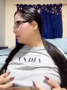 Chatroom XXX en direct de ROUSSE_SINCLAIR