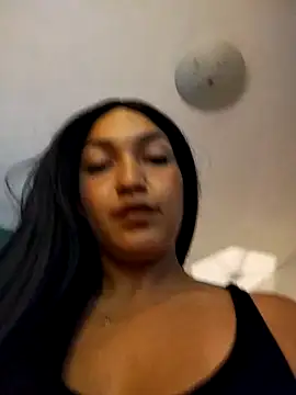 FallsForHerSmile's Live XXX Chat