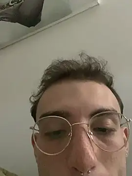 LaMaterialista élő XXX-chatje