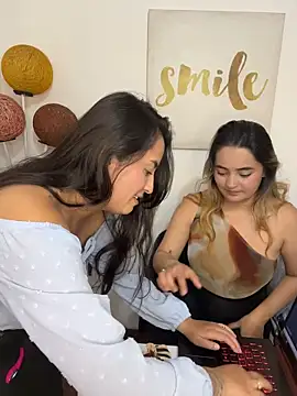 Antonella_Julieta: διαδικτυακό σόου στην κάμερα