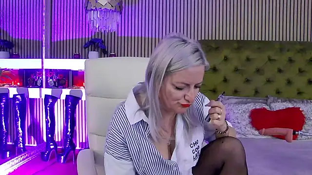 LadyTouchのライブXXXチャット