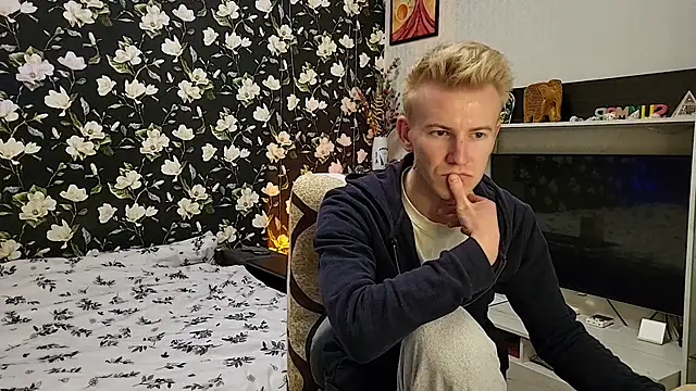 Вебкам-шоу Vuitton