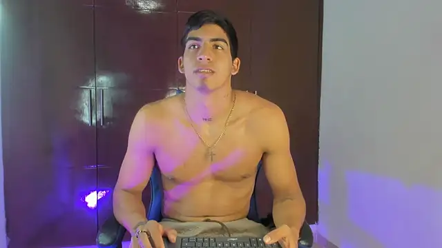 XXX chat uživo modela Milo_LatinBoy