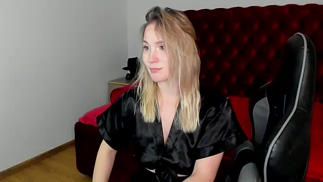 ElaraVoltage Webcam show