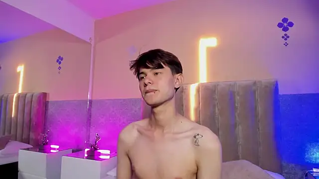 Derek_Sinn: онлайн-секс-чат