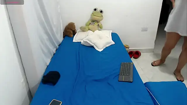 LAURA_Foxht 라이브 XXX 채팅