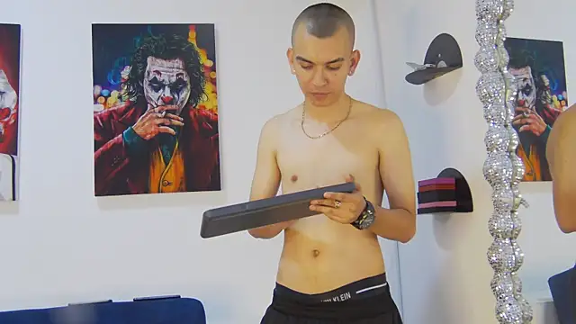 Rowan_Cley ওয়েবক্যাম শো