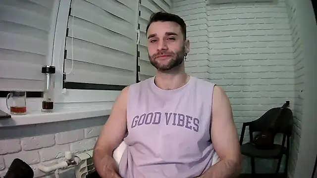 DaddySlavaのライブXXXチャット